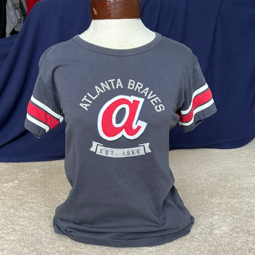 Banner 47 tee